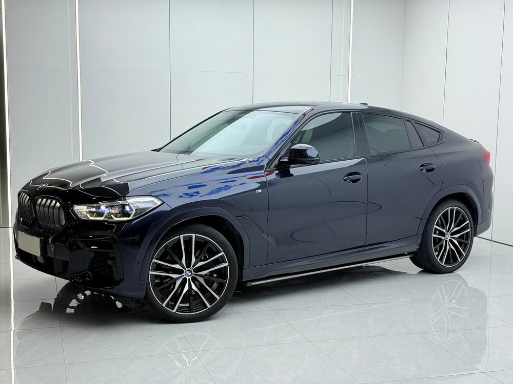 BMW X6 2023 — фото автомобиля 1