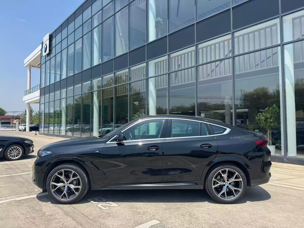 BMW X6 2023 — фото автомобиля