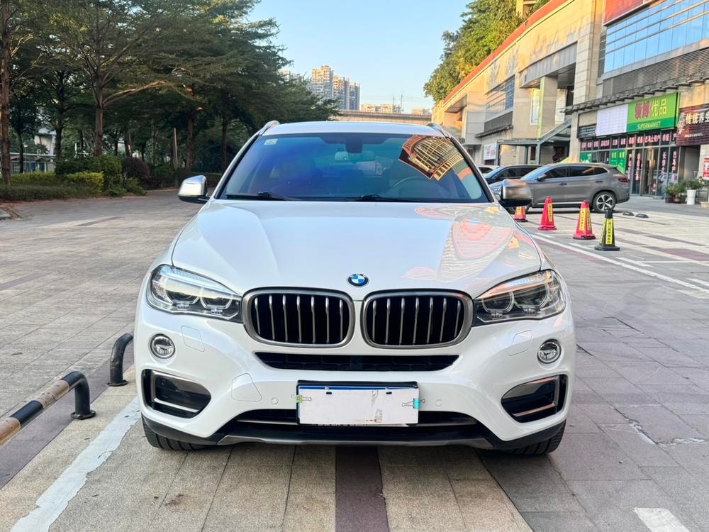 BMW X6 2018 — фото автомобиля