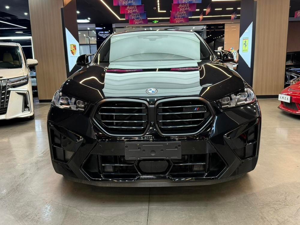 BMW X6 M 2023 — фото автомобиля