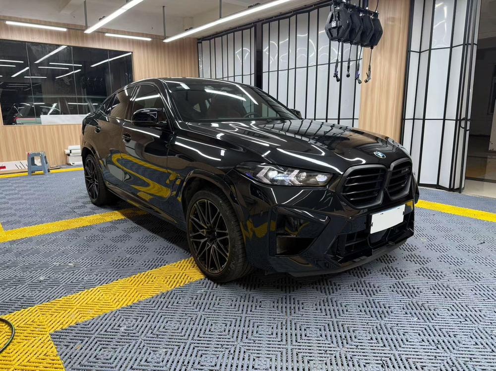 BMW X6 M 2023 — фото автомобиля 1