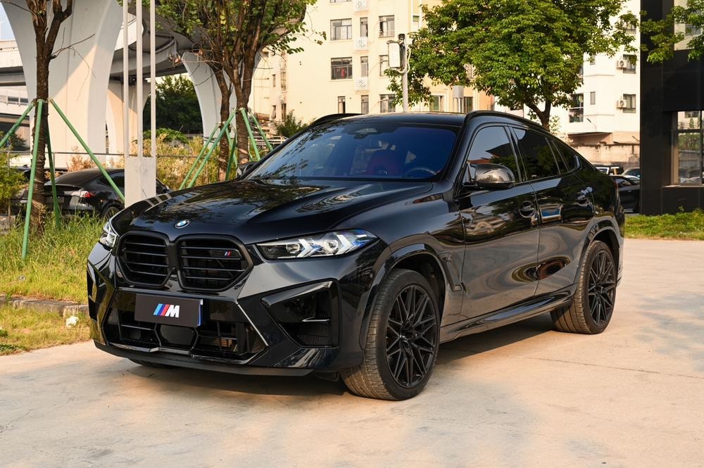 BMW X6 M 2023 — фото автомобиля