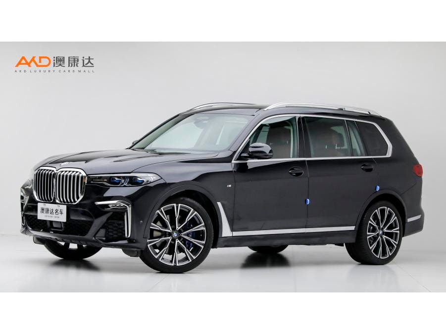 BMW X7 2021 — фото автомобиля