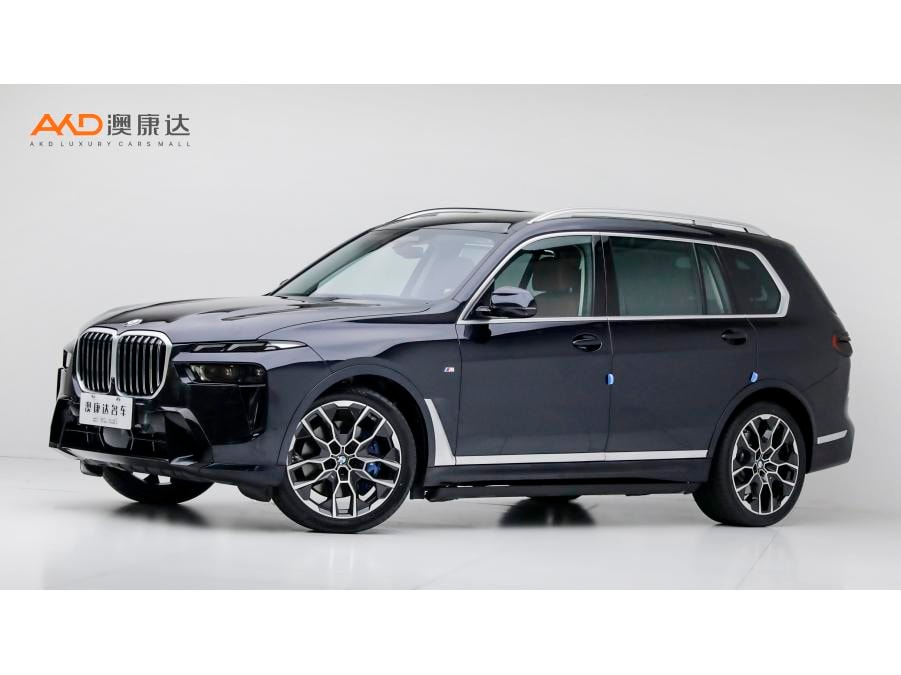 BMW X7 2023 — фото автомобиля 1
