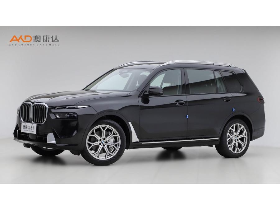 BMW X7 2023 — фото автомобиля 1