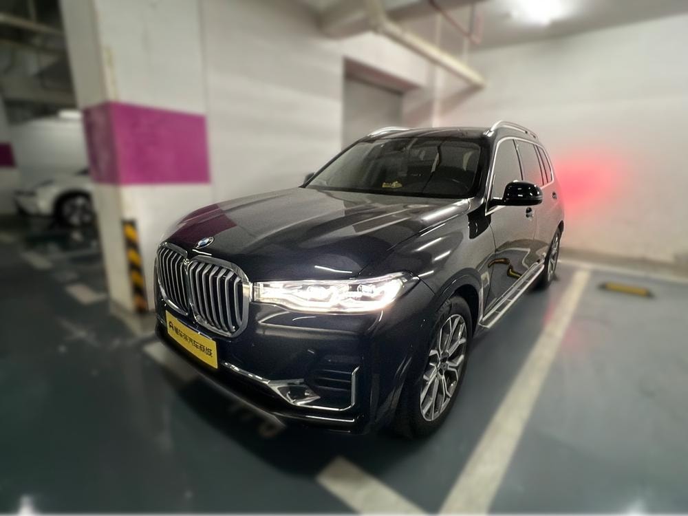 BMW X7 2022 — фото автомобиля