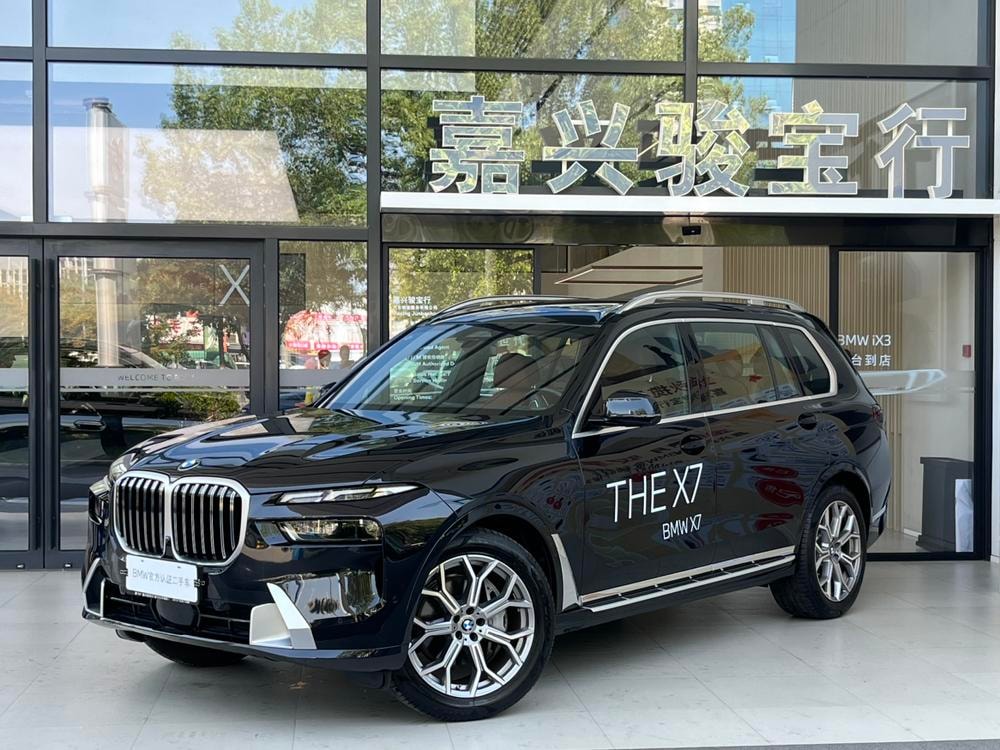 BMW X7 2023 — фото автомобиля