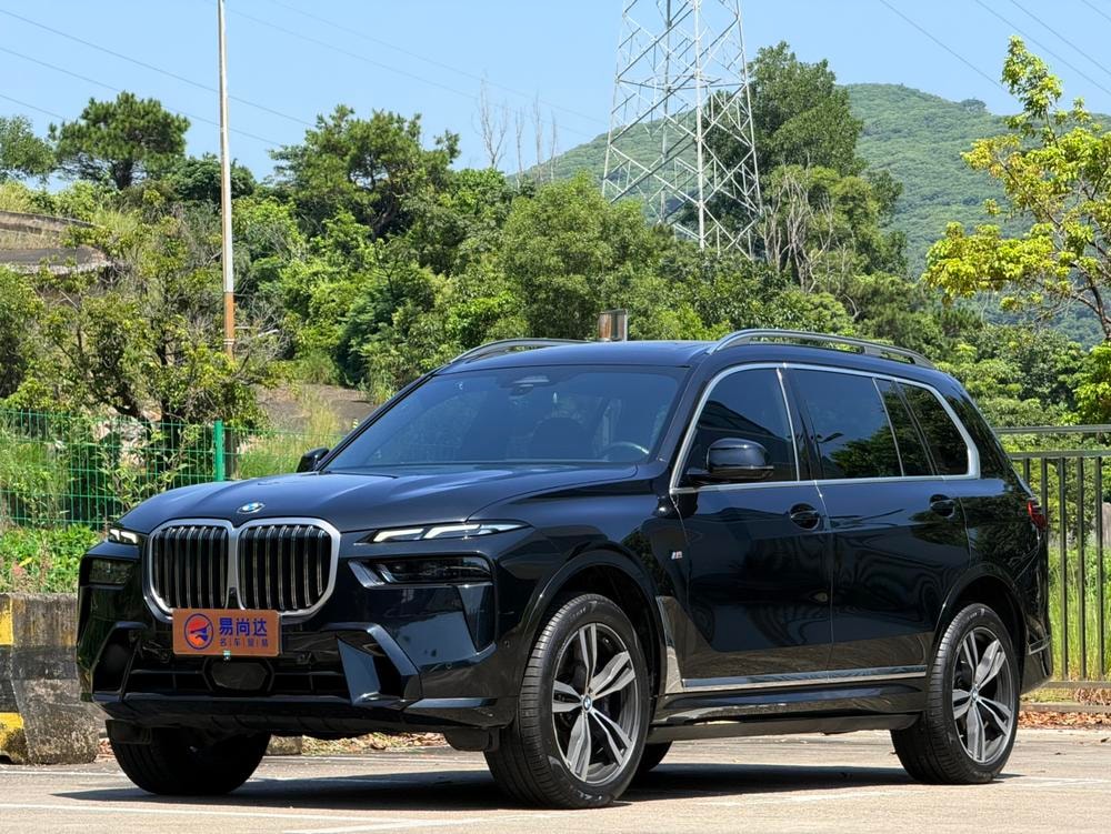 BMW X7 2023 — фото автомобиля