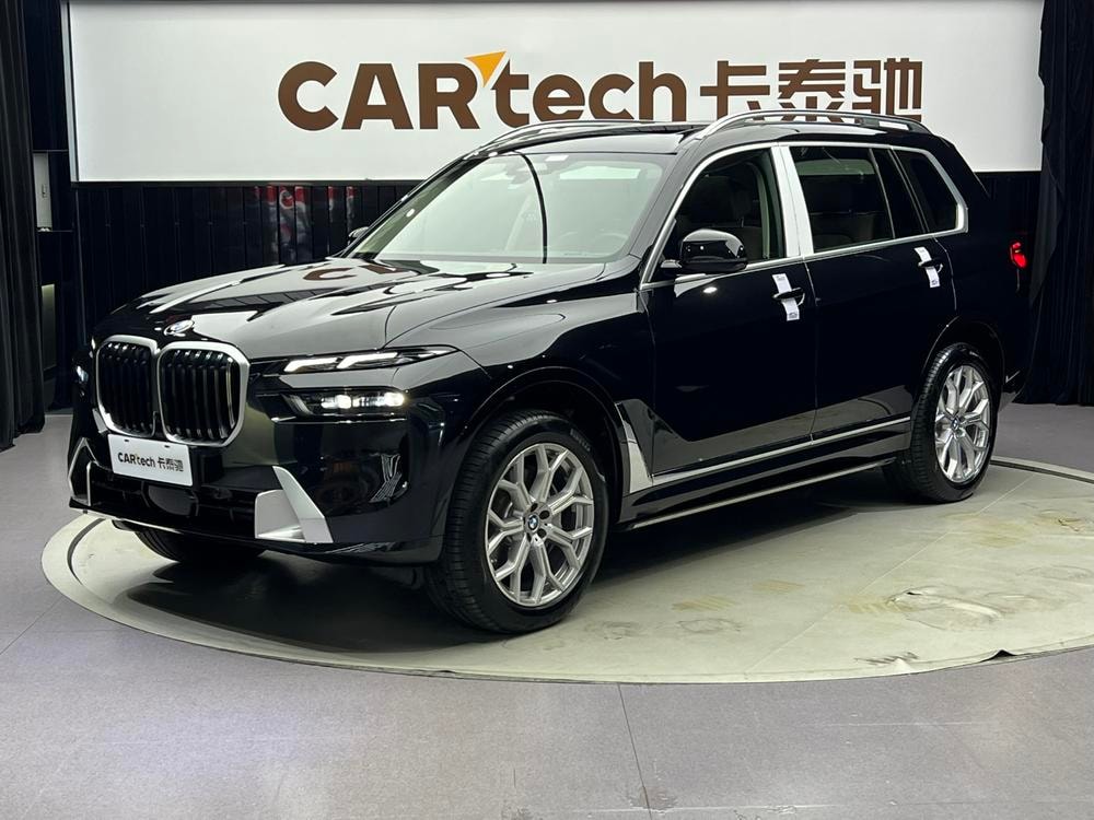 BMW X7 2024 — фото автомобиля