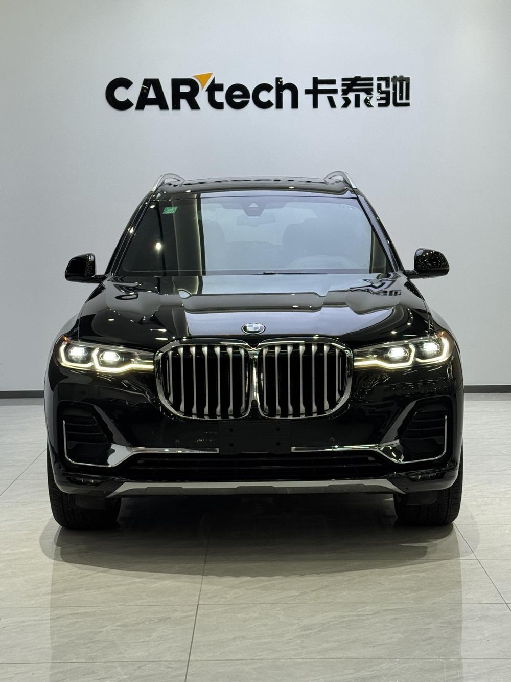 BMW X7 2019 — фото автомобиля