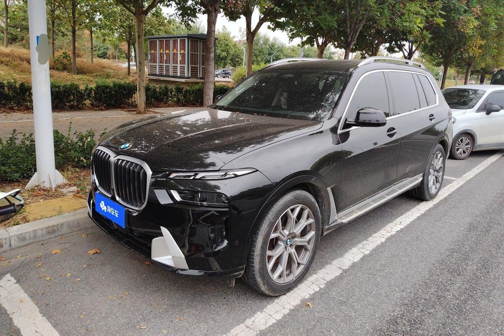 BMW X7 2023 — фото автомобиля