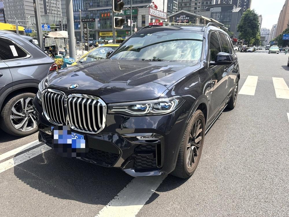 BMW X7 2019 — фото автомобиля