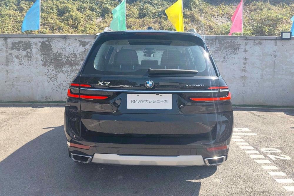 BMW X7 2024 — фото автомобиля