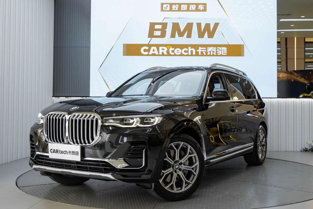 BMW X7 2022 — фото автомобиля