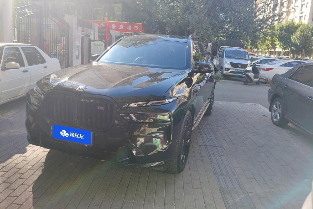 BMW X7 2023 — фото автомобиля