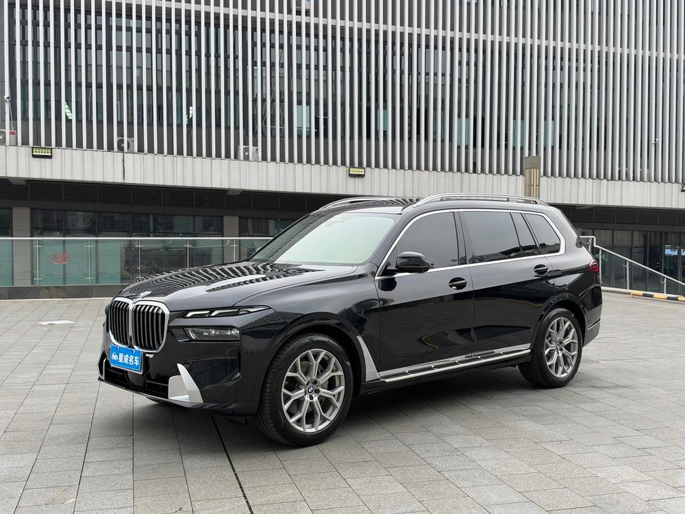 BMW X7 2023 — фото автомобиля