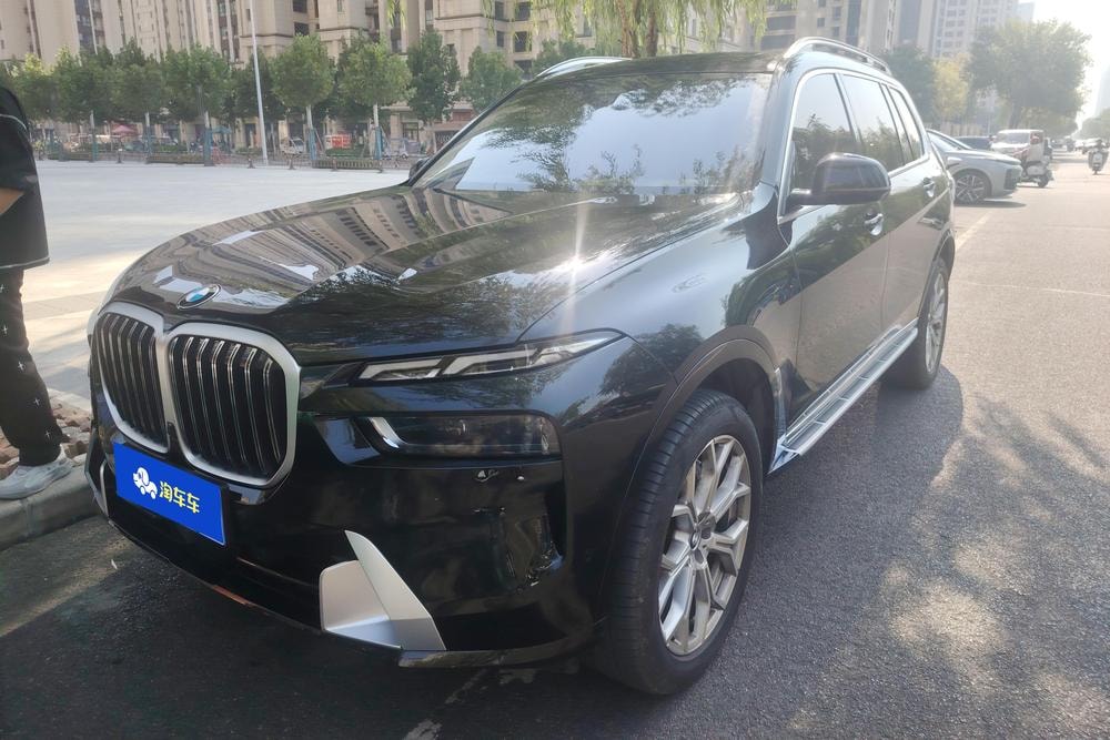 BMW X7 2023 — фото автомобиля