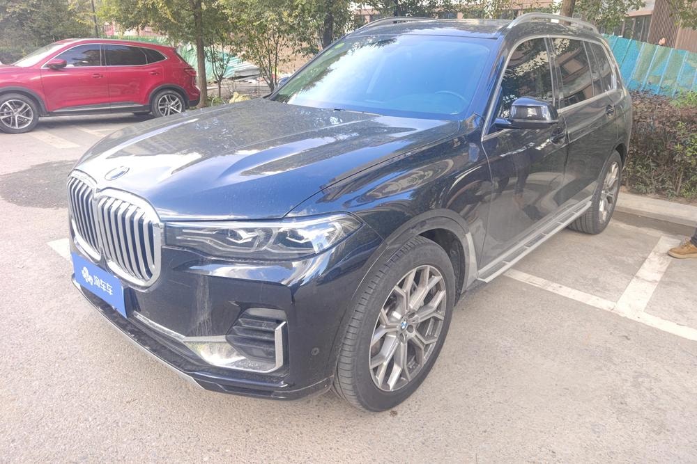 BMW X7 2021 — фото автомобиля 1