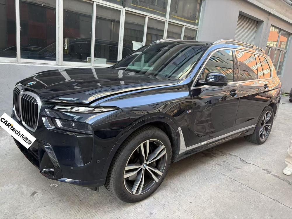 BMW X7 2023 — фото автомобиля 1