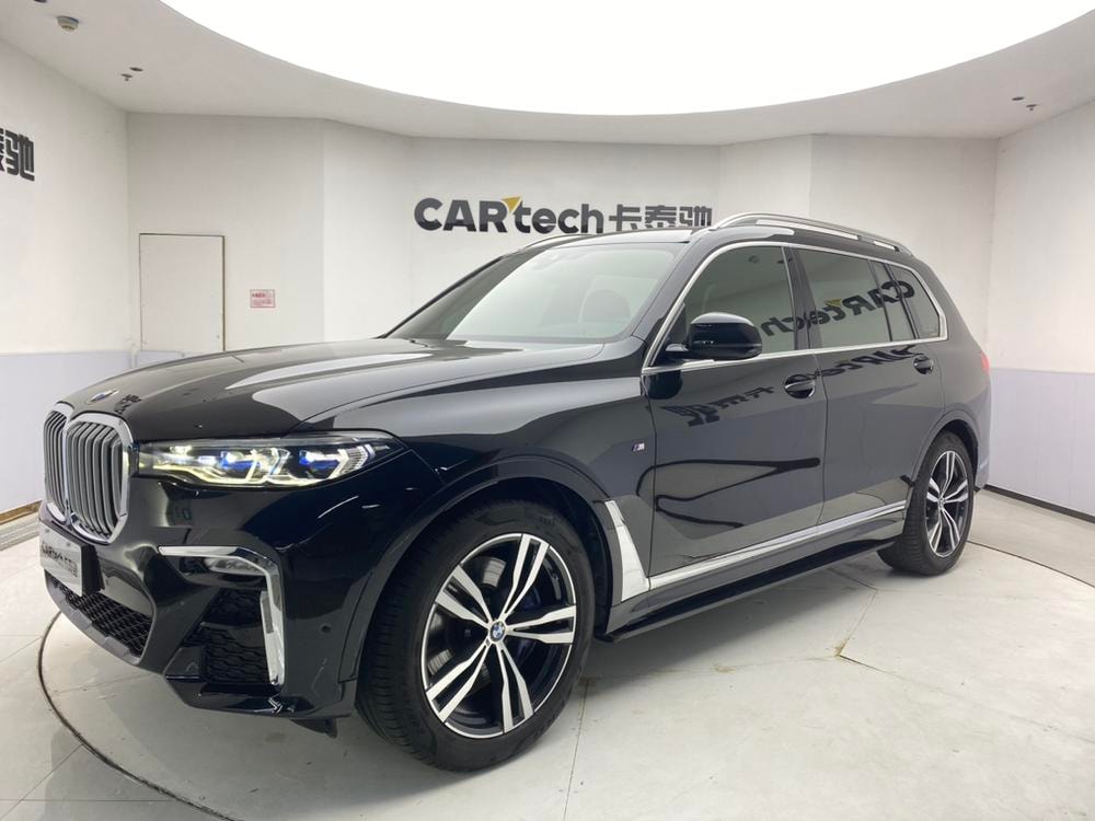 BMW X7 2020 — фото автомобиля