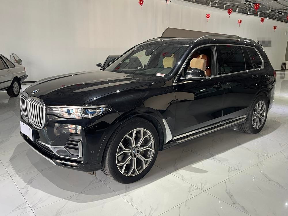BMW X7 2022 — фото автомобиля