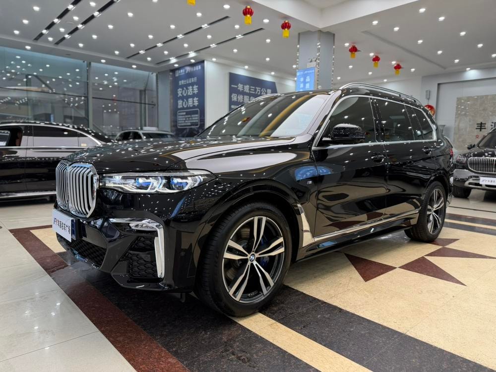 BMW X7 2022 — фото автомобиля