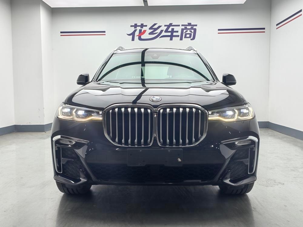 BMW X7 2020 — фото автомобиля