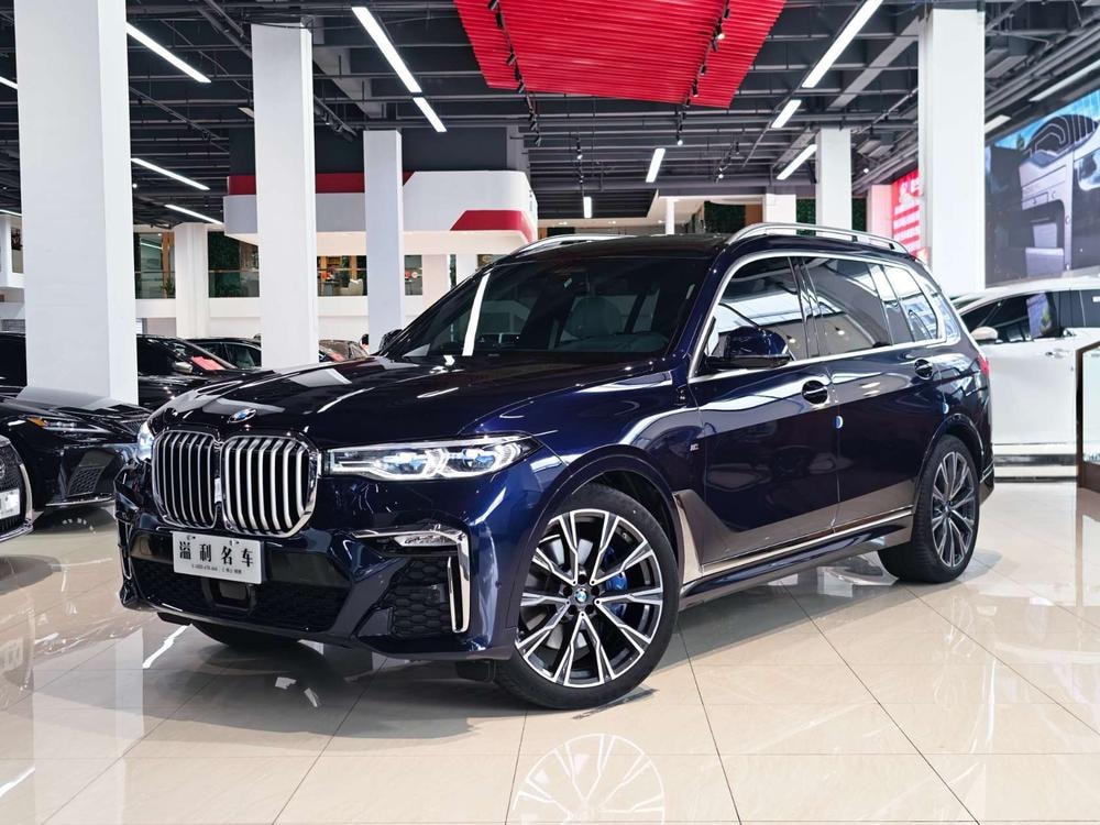 BMW X7 2021 — фото автомобиля