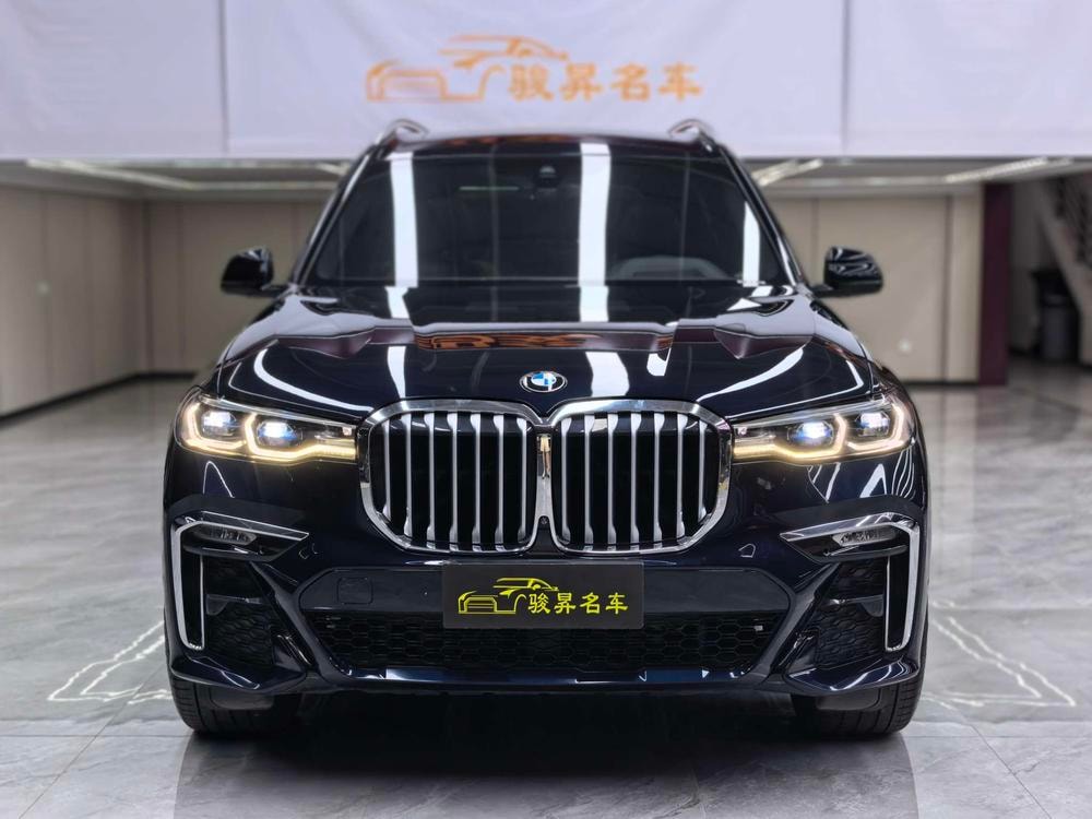 BMW X7 2022 — фото автомобиля