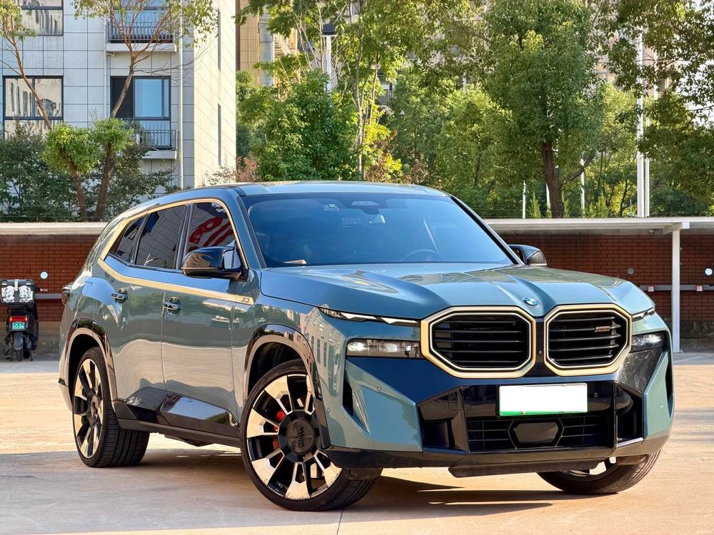 BMW XM 2023 — фото автомобиля