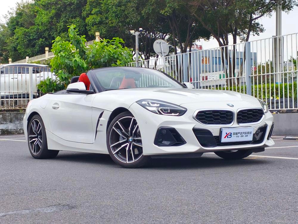 BMW Z4 2023 — фото автомобиля 1
