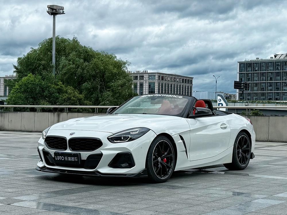 BMW Z4 2023 — фото автомобиля