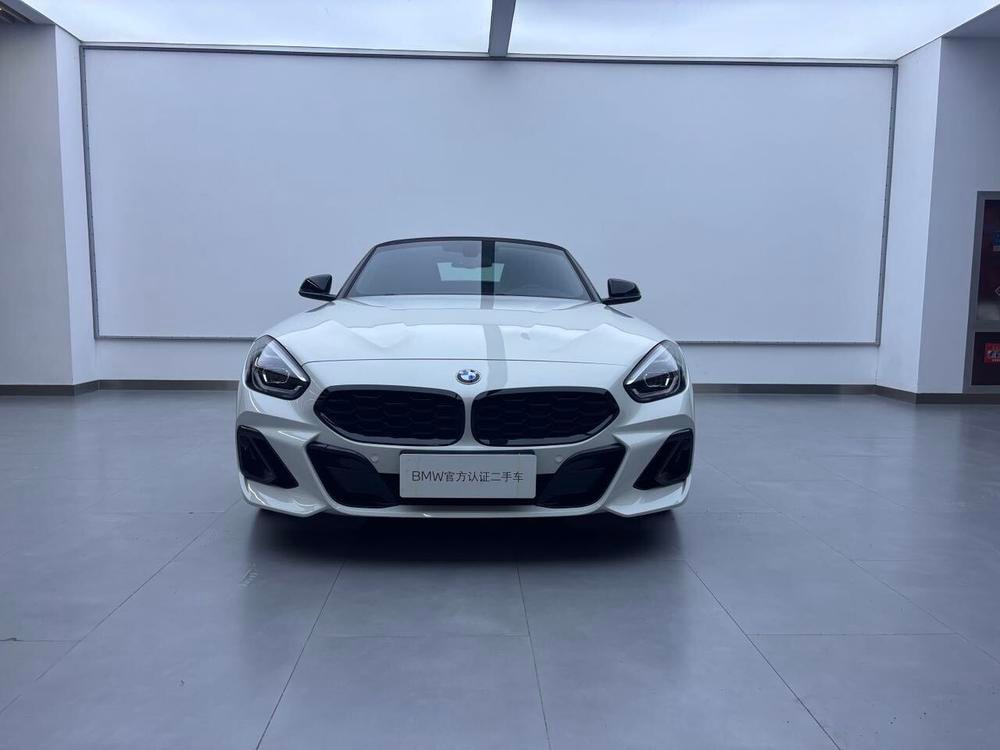 BMW Z4 2023 — фото автомобиля