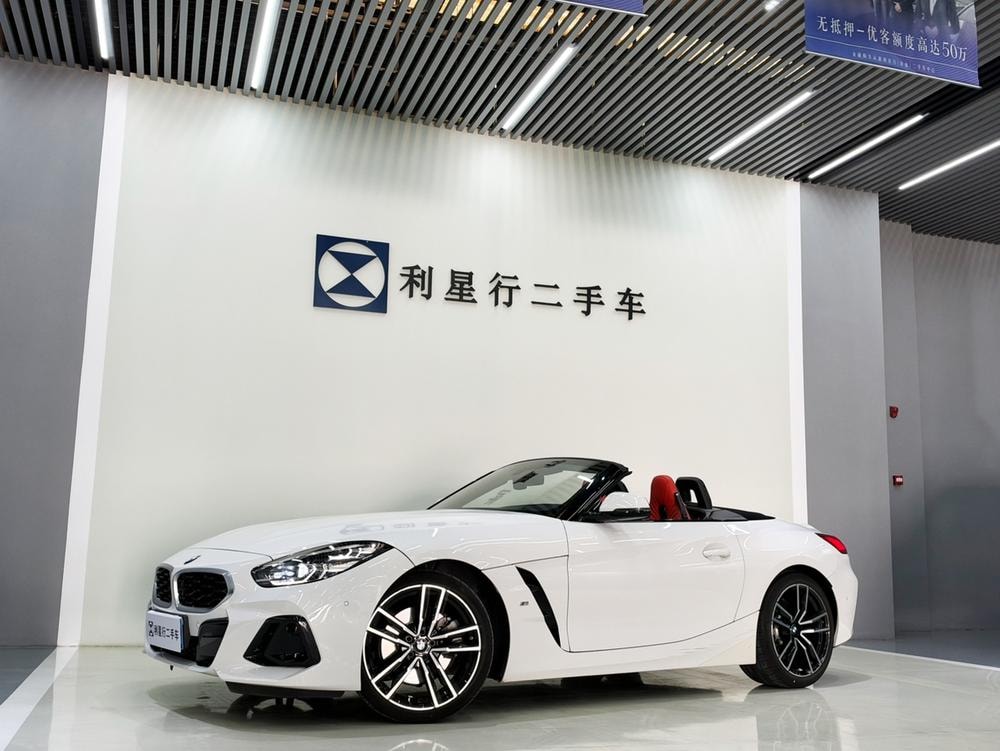BMW Z4 2023 — фото автомобиля