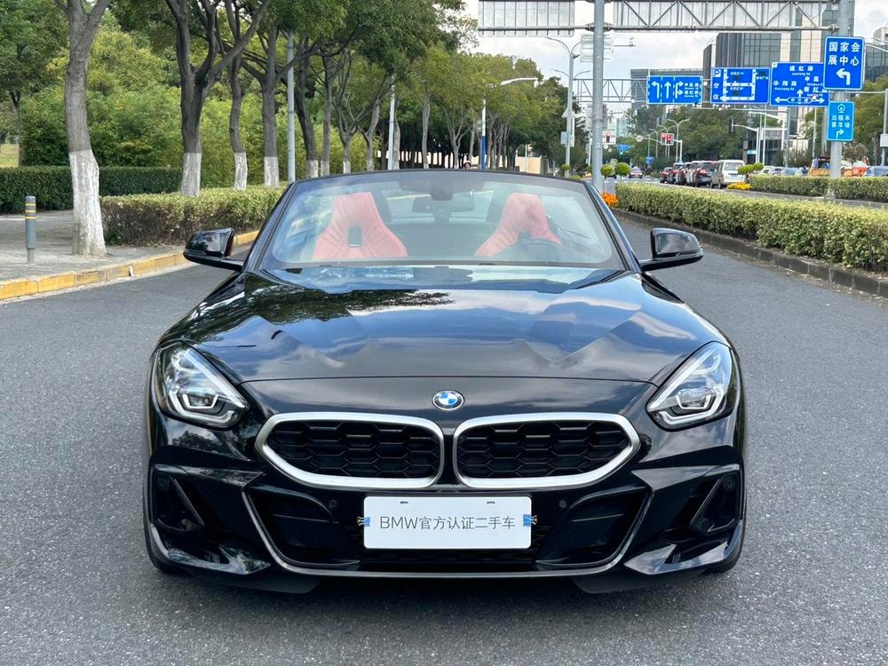 BMW Z4 2023 — фото автомобиля