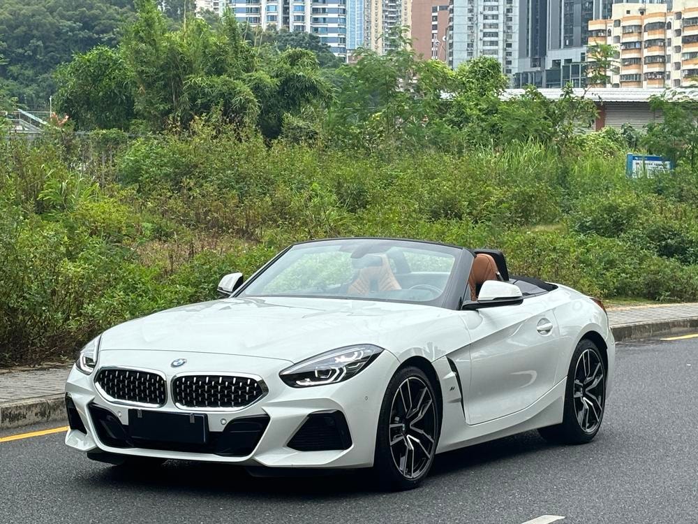 BMW Z4 2023 — фото автомобиля