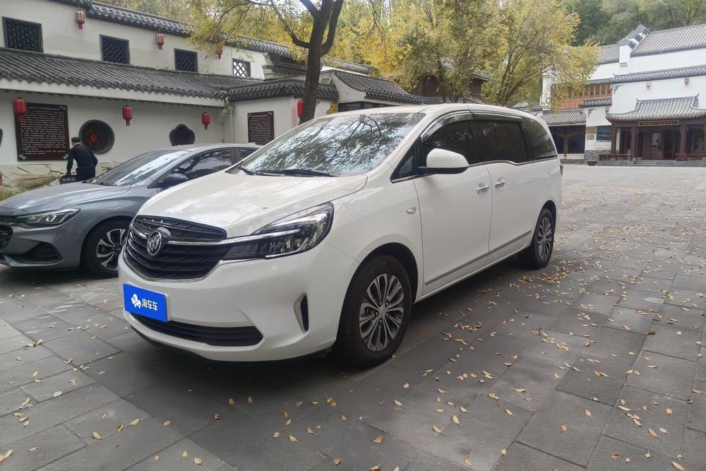 Buick GL8 2022 — фото автомобиля 1