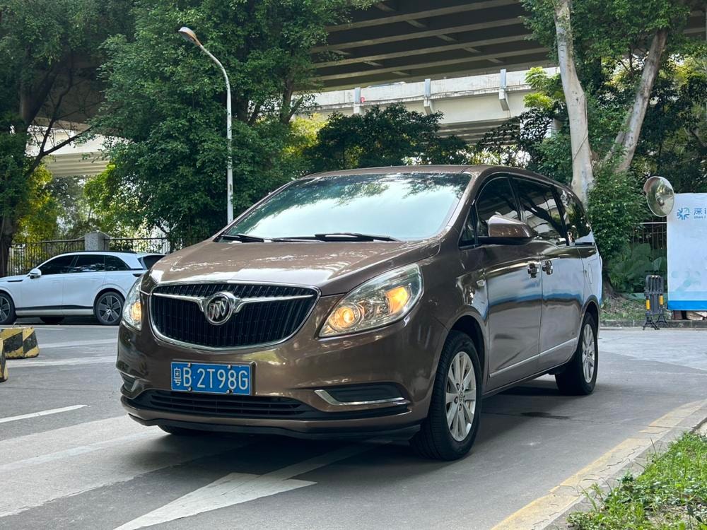 Buick GL8 2018 — фото автомобиля