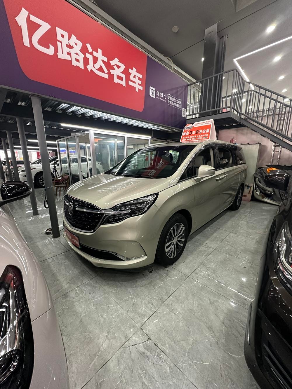 Buick GL8 2021 — фото автомобиля 1