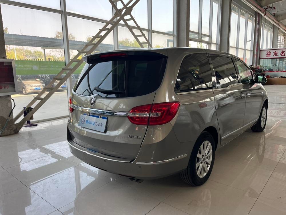 Buick GL8 2018 — фото автомобиля 1