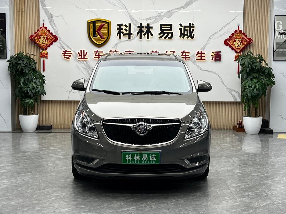 Buick GL8 2018 — фото автомобиля 1