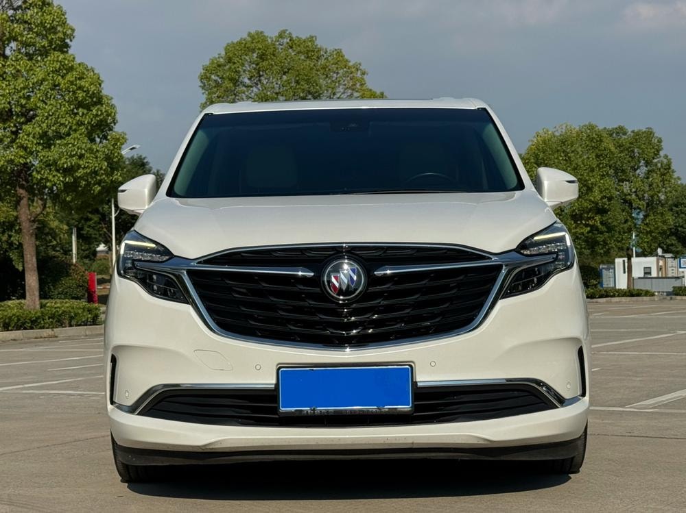 Buick GL8 2022 — фото автомобиля 1