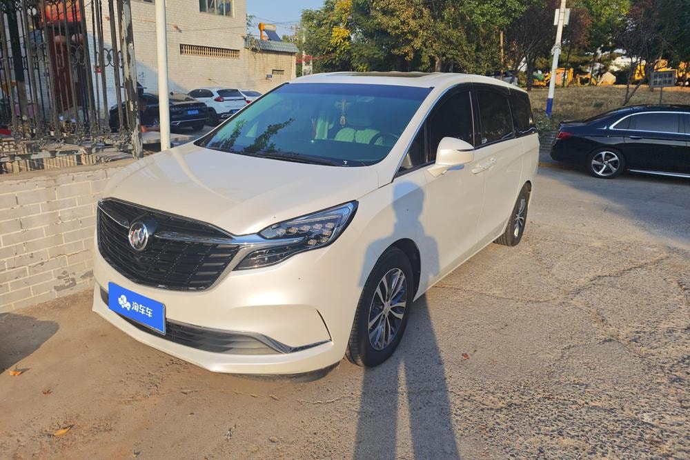 Buick GL8 2022 — фото автомобиля 1