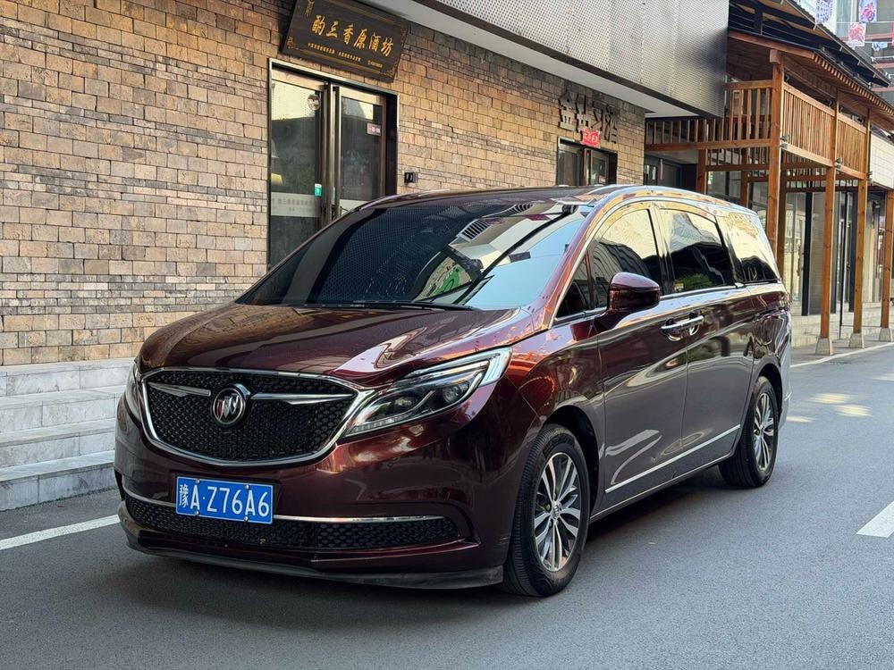 Buick GL8 2018 — фото автомобиля 1