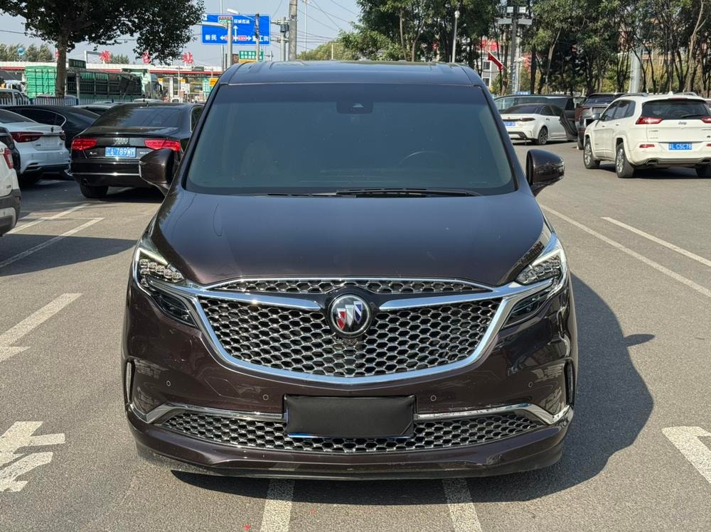 Buick GL8 2021 — фото автомобиля 1