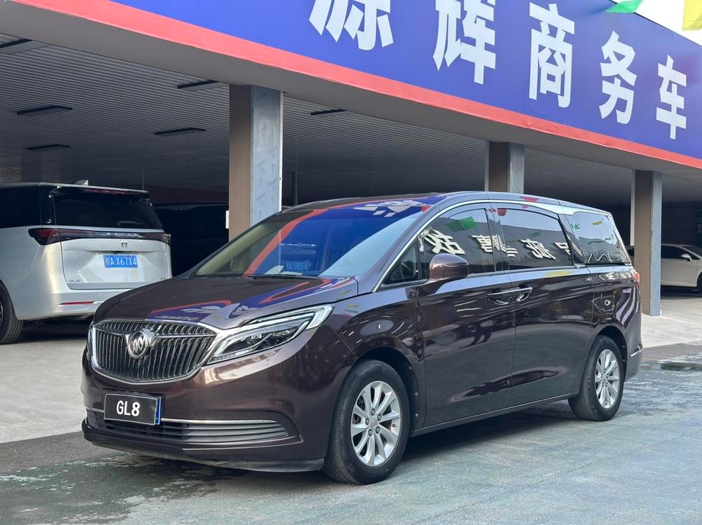 Buick GL8 2018 — фото автомобиля 1