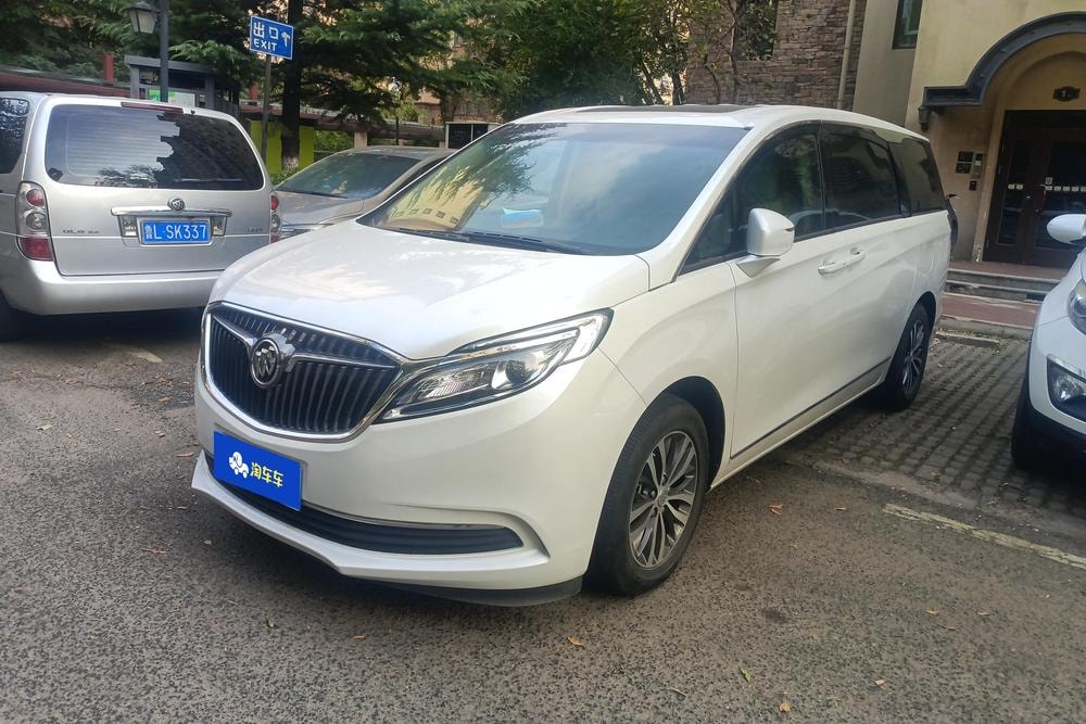 Buick GL8 2018 — фото автомобиля 1