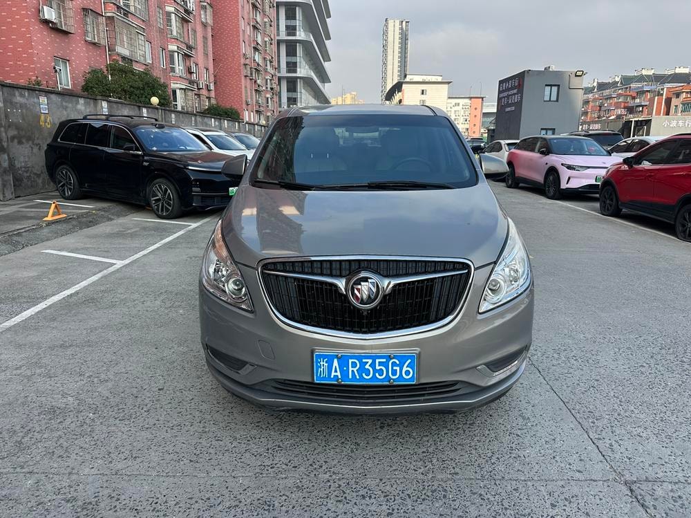 Buick GL8 2018 — фото автомобиля 1