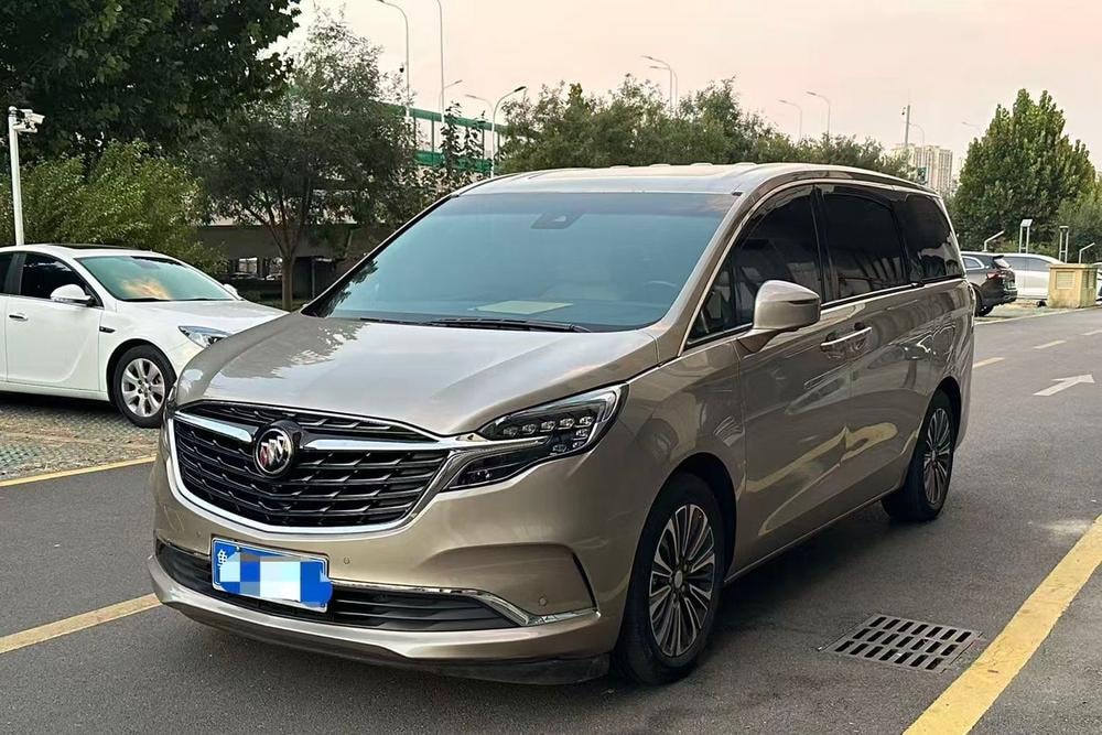Buick GL8 2022 — фото автомобиля 1