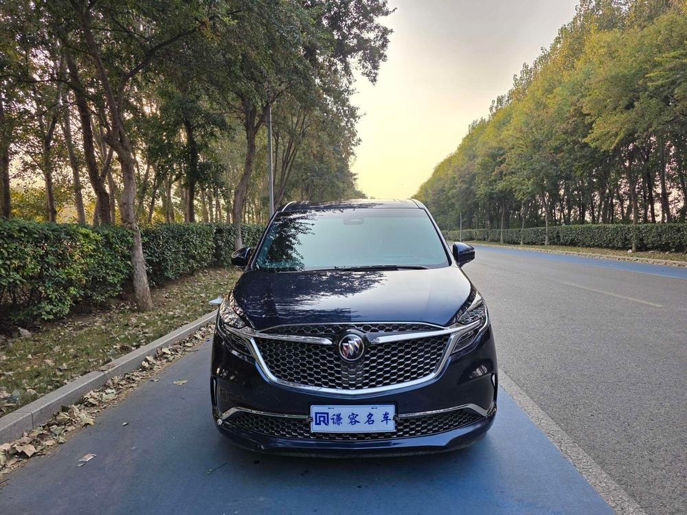Buick GL8 2021 — фото автомобиля 1